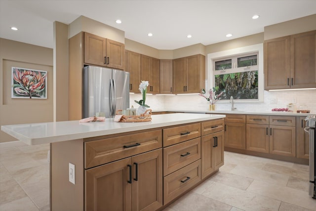 75-2620 Keopu Lani Rd, Holualoa, HI 96725 - kitchen with freestanding refrigerator, tasteful backsplash, light countertops, a sink, and a center island