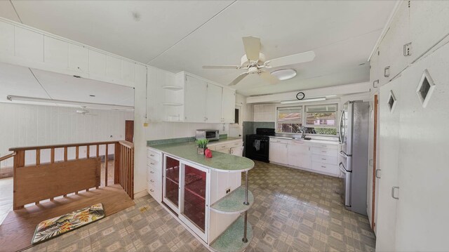 267 Hookipa Rd, Kapaa, HI 96746 - kitchen featuring ceiling fan, open shelves, freestanding refrigerator, and a peninsula