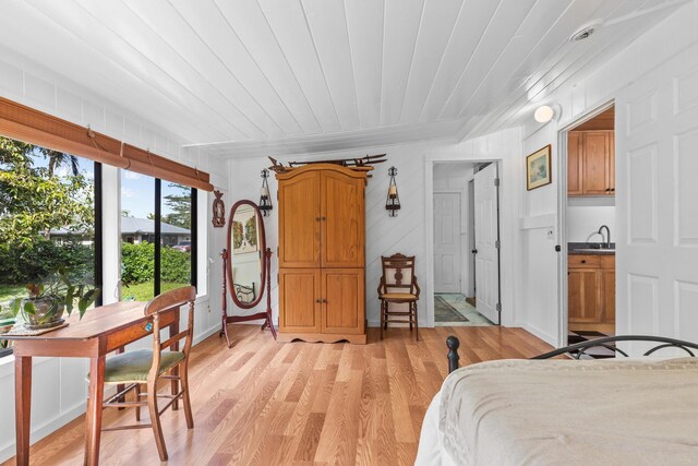15-1518 20th Ave, Hilo, HI 96749 - bedroom featuring a sink and light wood-type flooring