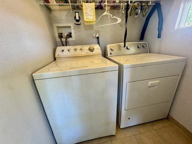 15-2690 Mahimahi St, Pahoa, HI 96778 - laundry room with washing machine and clothes dryer and light tile patterned floors
