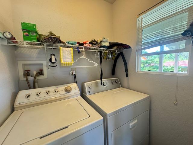 15-2690 Mahimahi St, Pahoa, HI 96778 - laundry area featuring washer and clothes dryer