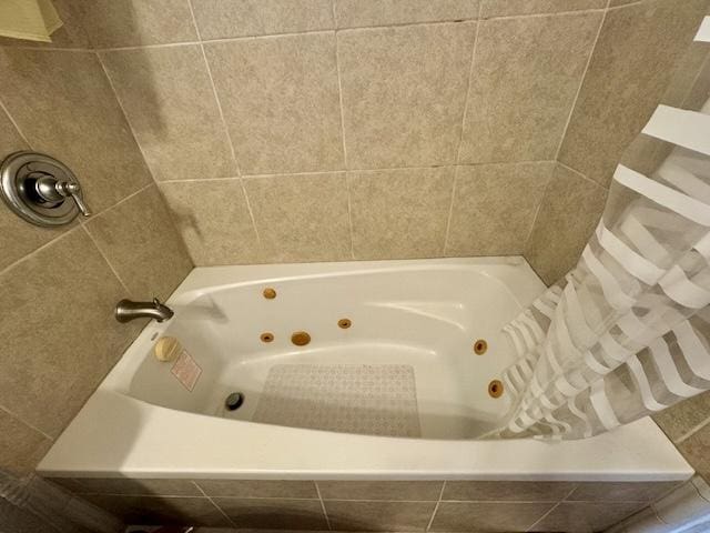 15-2690 Mahimahi St, Pahoa, HI 96778 - full bath featuring a combined bath / shower with jetted tub