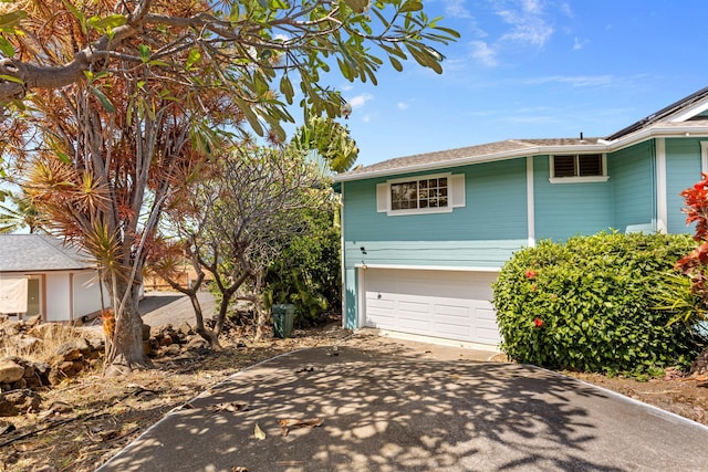 76-6302 Leone St, Kailua-Kona, HI 96740 - view of side of home with concrete driveway and a garage