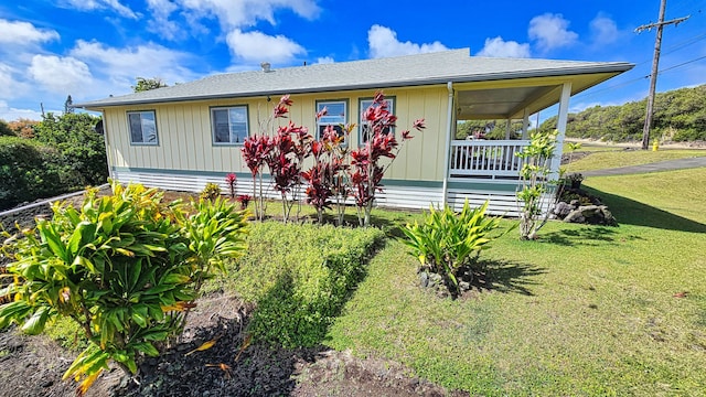 94-6663 Kamaoa Rd, Naalehu, HI 96772 - view of front of house with a front lawn