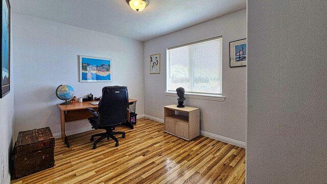 94-6663 Kamaoa Rd, Naalehu, HI 96772 - office space with wood finished floors and baseboards