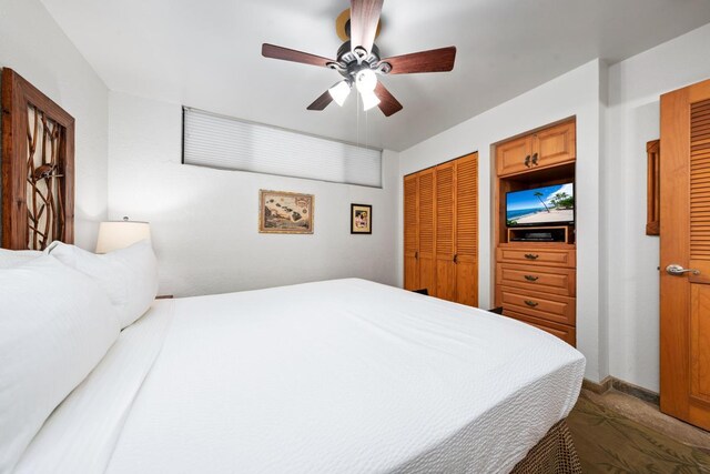 75-5888 Alii Dr Unit A4, Kailua-Kona, HI 96740 - bedroom featuring ceiling fan, a closet, and carpet flooring