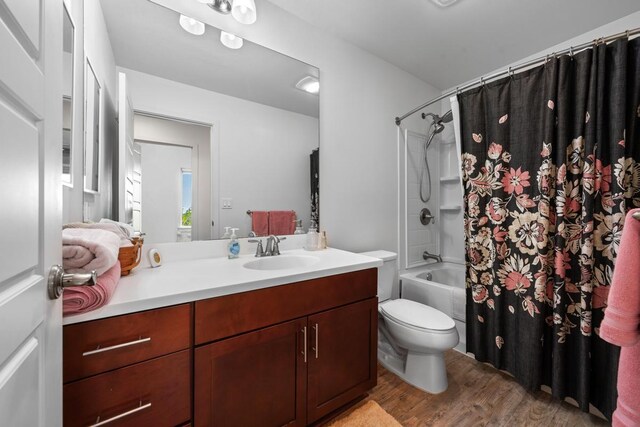 73-3725 Kaimalolo Pl, Kailua-Kona, HI 96740 - bathroom featuring wood finished floors, vanity, toilet, and shower / bath combo