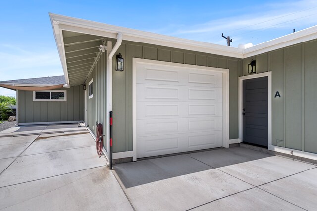 75-5726 Lamaokeola St, Kailua-Kona, HI 96740 - garage with driveway