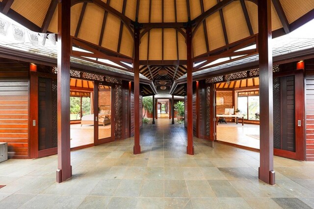 7218-C Koolau Rd, Kilauea, HI 96754 - miscellaneous room with high vaulted ceiling