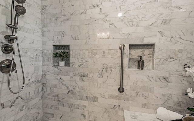 28-387 Kulaimano Rd, Pepeekeo, HI 96783 - bathroom featuring tiled shower