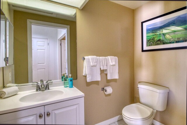5250 Ka Haku Rd Unit 523, Princeville, HI 96722 - bathroom with toilet, baseboards, vanity, and tile patterned floors