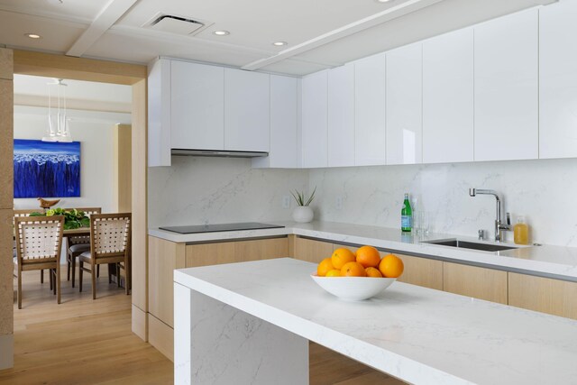 66-84 Kaunaoa Dr Unit C41, Kamuela, HI 96743 - kitchen featuring modern cabinets, a sink, light wood-type flooring, and recessed lighting