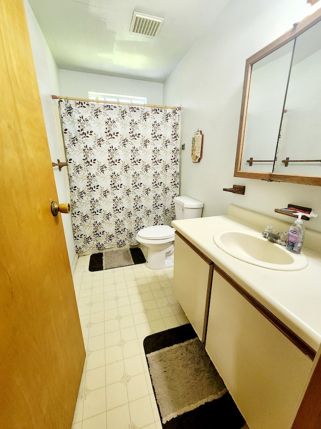 15-2774 Aweoweo St, Pahoa, HI 96778 - full bathroom with vanity, toilet, and a shower with curtain
