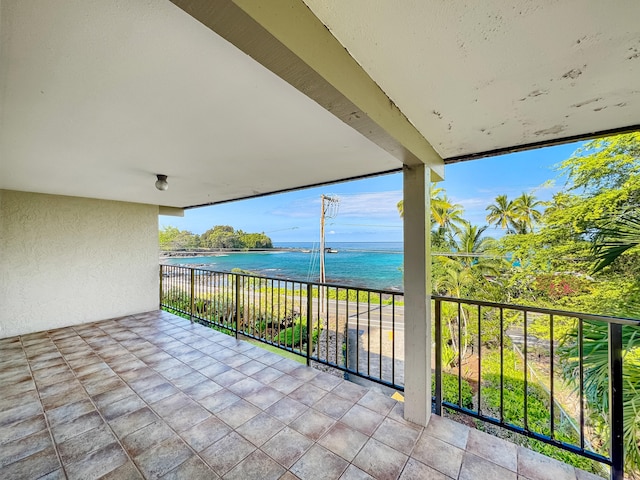 77-6311 Alii Dr Unit 301, Kailua-Kona, HI 96740 - view of patio / terrace featuring a water view and a balcony