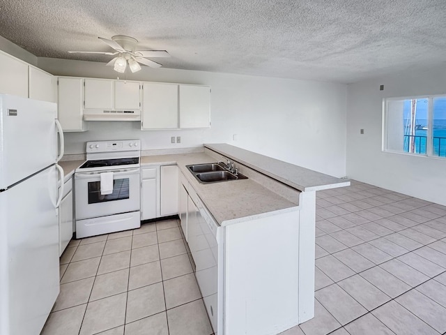 77-6311 Alii Dr Unit 301, Kailua-Kona, HI 96740 - kitchen with white appliances, a sink, under cabinet range hood, a peninsula, and light countertops