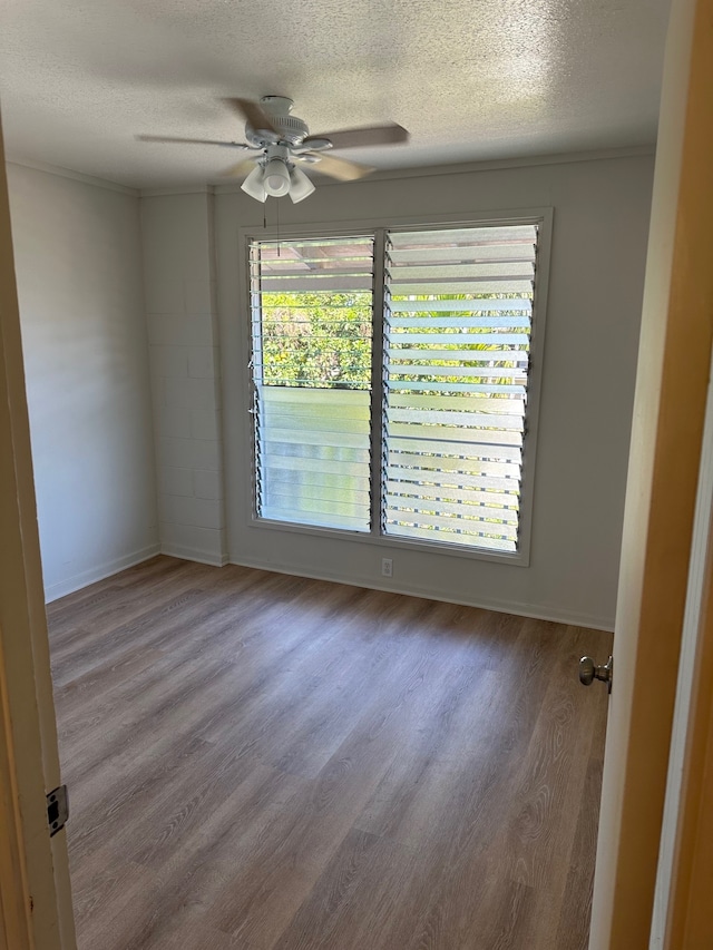 322 Ohai St Unit 16, Hilo, HI 96720 - empty room with a ceiling fan, a textured ceiling, wood finished floors, and baseboards