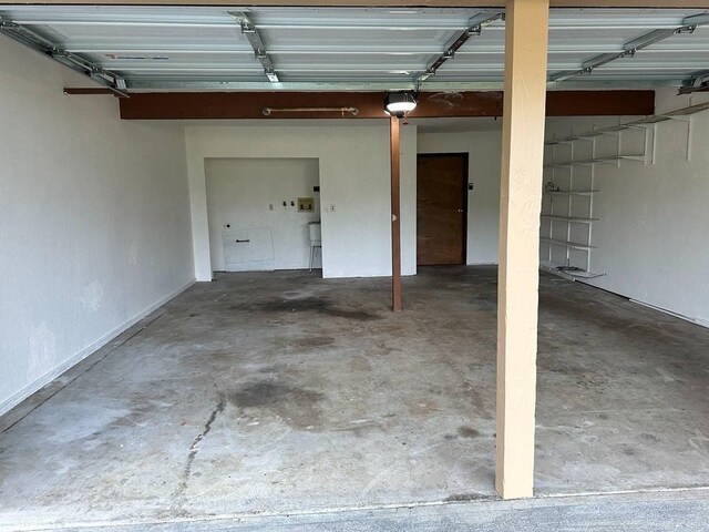94-5826 Aouli Pl, Naalehu, HI 96772 - garage featuring a garage door opener