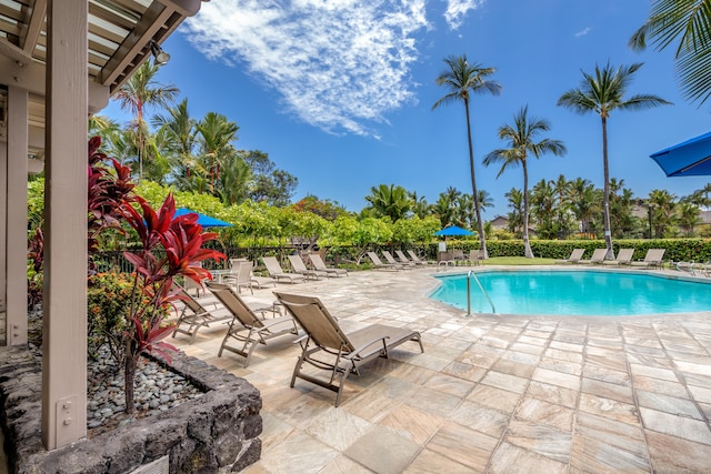 78-261 Manukai St Unit 3501, Kailua-Kona, HI 96740 - community pool featuring a patio
