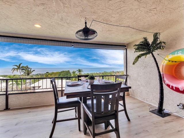 77-6585 Seaview Cir Unit 206, Kailua-Kona, HI 96740 - dining area featuring light wood finished floors and a textured wall