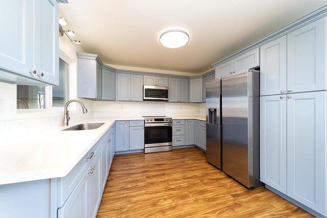 18-4259 Pszyk Rd, Mountain View, HI 96771 - kitchen featuring stainless steel appliances, a sink, gray cabinets, and light countertops