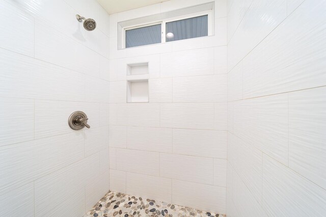 18-4259 Pszyk Rd, Mountain View, HI 96771 - bathroom with a tile shower