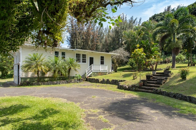 39-3383 Old Mamalahoa Hwy, Ookala, HI 96774 - view of front facade featuring a front yard