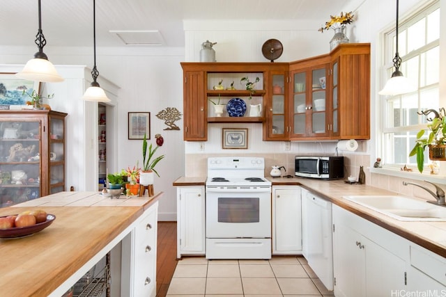 39-3383 Old Mamalahoa Hwy, Ookala, HI 96774 - kitchen featuring white appliances, a sink, healthy amount of natural light, and hanging light fixtures