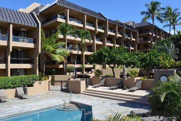 75-5865 Walua Rd Unit E-731, Kailua-Kona, HI 96740 - community pool with a patio