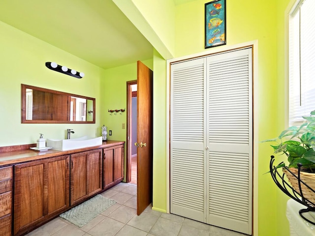 94-6543 Kamaoa Rd, Naalehu, HI 96772 - bathroom featuring a closet, vanity, and tile patterned flooring