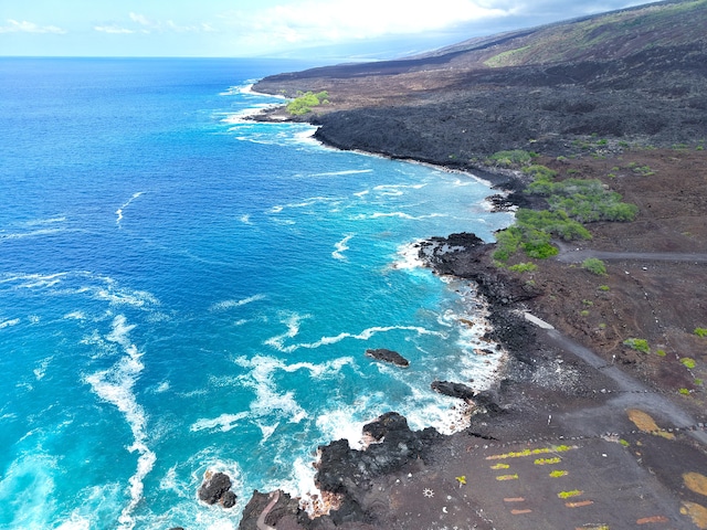 Eono Ave, Captain Cook, HI 96704