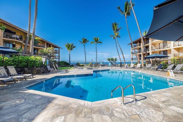 75-6026 Alii Dr Unit 5207, Kailua-Kona, HI 96740 - community pool featuring a patio