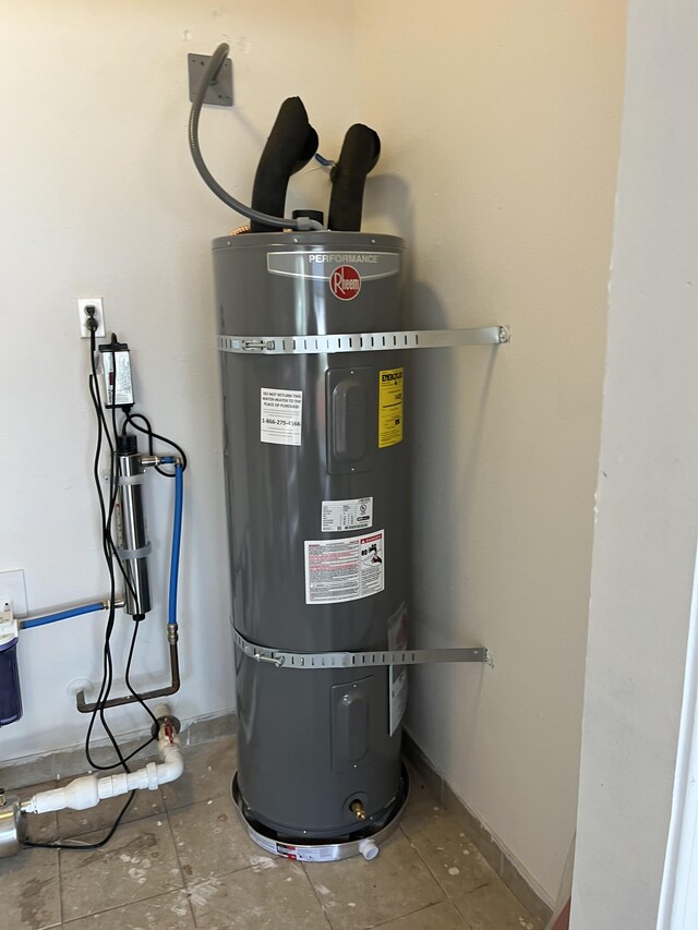 16-2064 Azure Dr, Pahoa, HI 96778 - utility room with water heater