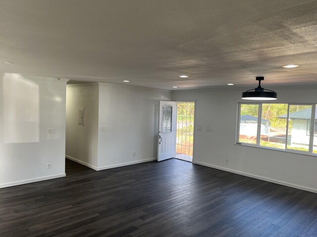 16-2064 Azure Dr, Pahoa, HI 96778 - unfurnished room featuring dark wood finished floors, baseboards, and recessed lighting