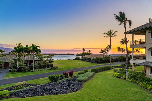 69-1000 Kolea Kai Cir Unit 7E, Waikoloa, HI 96738 - surrounding community featuring a water view and a lawn