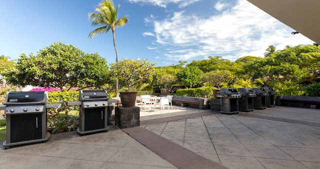 69-1010 Keana Pl Unit F105, Waikoloa, HI 96738 - view of patio / terrace with a grill and outdoor dining space