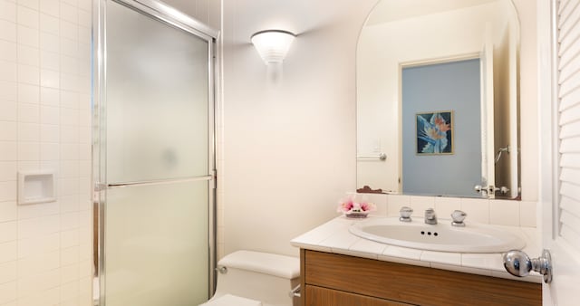 69-1010 Keana Pl Unit F105, Waikoloa, HI 96738 - bathroom featuring toilet, vanity, and tiled shower