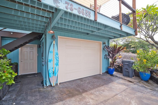 78-6655 Alii Dr, Kailua-Kona, HI 96740 - garage featuring concrete driveway