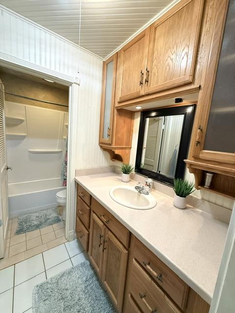 3880 Wyllie Rd Unit 8C, Princeville, HI 96722 - full bath with vanity, toilet, tile patterned floors, and shower / bath combination
