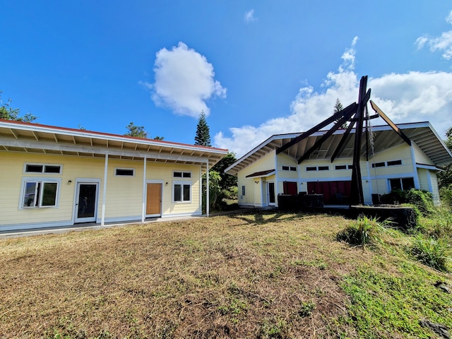 89-1156 Omokaa Pl, Captain Cook, HI 96704 - back of property featuring a lawn