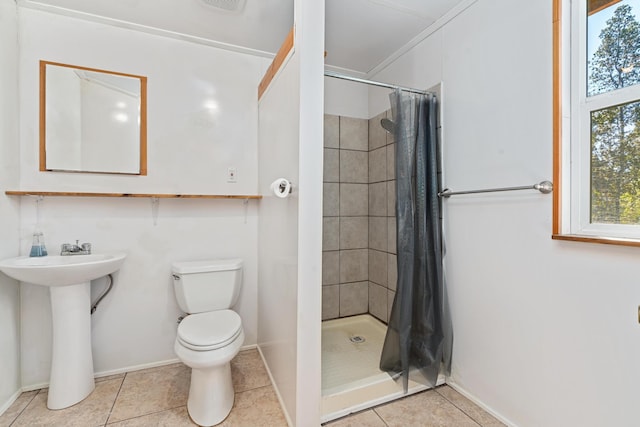92-8856 Orchid Pkwy, Ocean View, HI 96737 - bathroom featuring toilet, tile patterned flooring, a shower stall, and baseboards