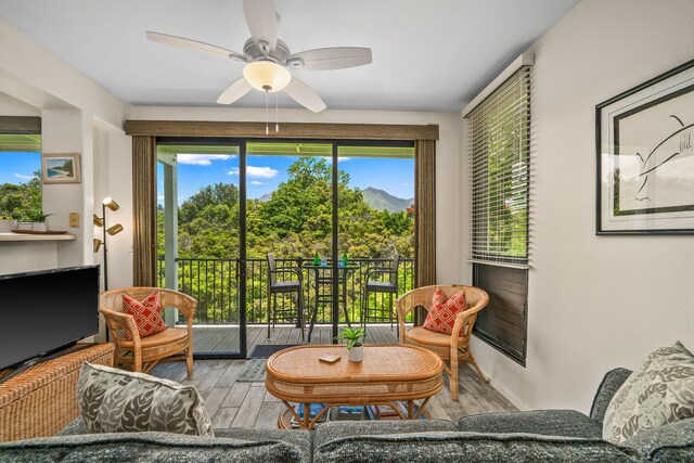 5301 Ka Haku Rd Unit 112, Princeville, HI 96722 - sunroom with ceiling fan