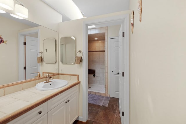 77-6596 Walua Rd, Kailua-Kona, HI 96740 - bathroom with vanity and tiled shower