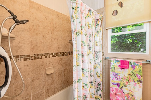 394 Haili St, Hilo, HI 96720 - full bath featuring shower / tub combo with curtain