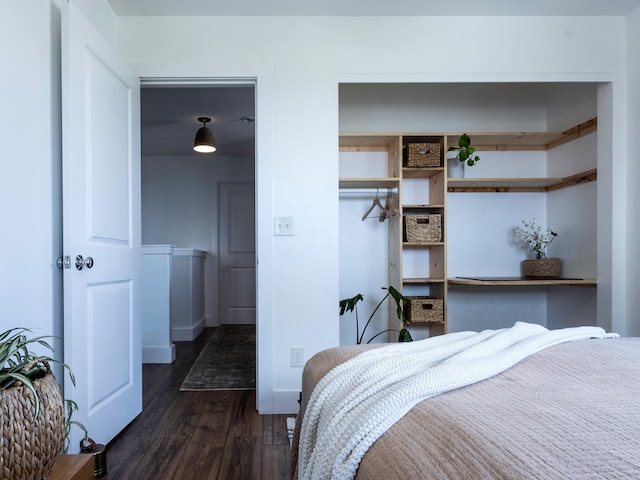 189 Poouli St, Wailuku, HI 96793 - bedroom featuring dark wood finished floors