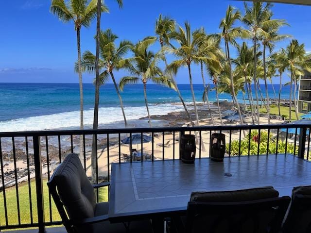 75-6106 Alii Dr Unit 208, Kailua-Kona, HI 96740 - balcony with view of water and beach