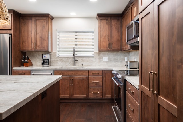 68-3932 Mulei Pl, Waikoloa, HI 96738 - kitchen featuring appliances with stainless steel finishes, a sink, dark wood-style floors, recessed lighting, and backsplash