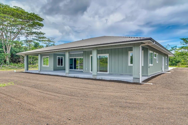 15-1616 7th Ave, Keaau, HI 96749 - back of property featuring board and batten siding