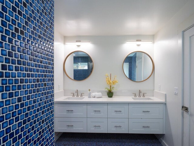 68-1787 Niu Haohao Pl, Waikoloa, HI 96738 - bathroom featuring double vanity