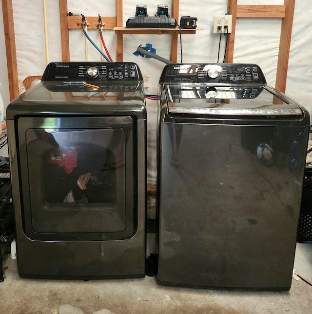 13-831 Malama St, Pahoa, HI 96778 - washroom featuring washing machine and dryer