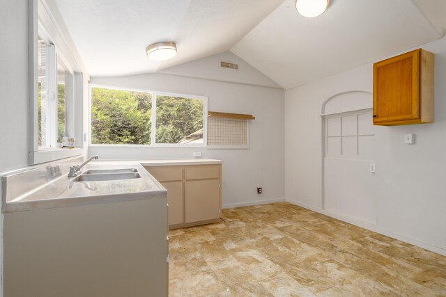 44-3275 Hoo Kahua Rd, Honokaa, HI 96727 - washroom featuring a sink